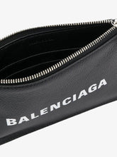 Load image into Gallery viewer, POUCH *
